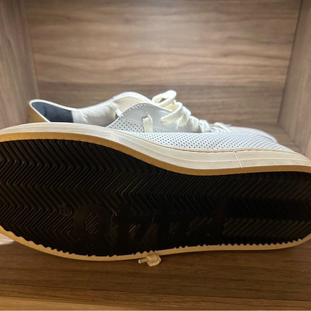 Shoes - Picture 4 of 4
